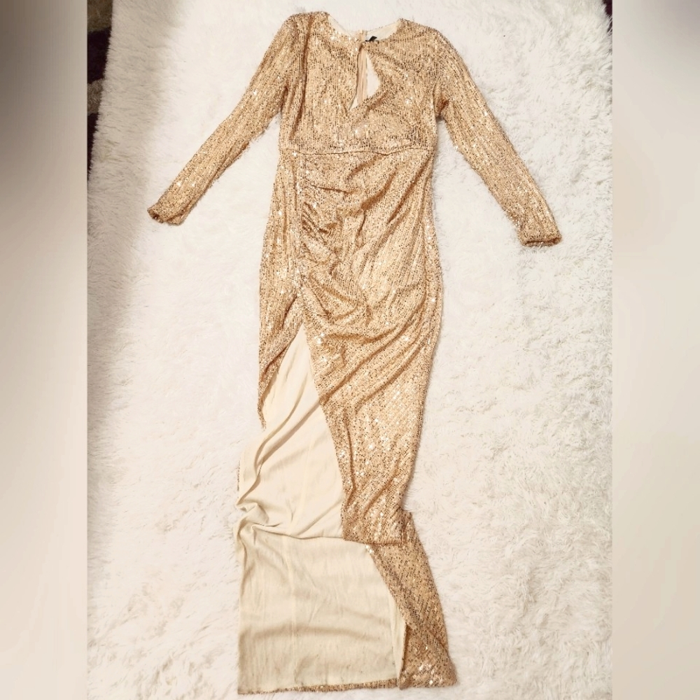 Elegant party dress in rose gold. Size US 8-10
